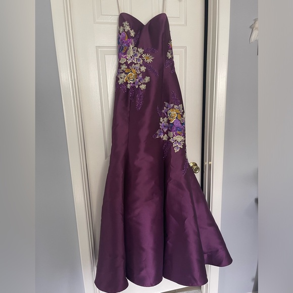 Women’s formal gown - Picture 2 of 13
